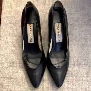 Navy Blue Evan Picone Vintage pumps, Size 9 (fits 8.5)